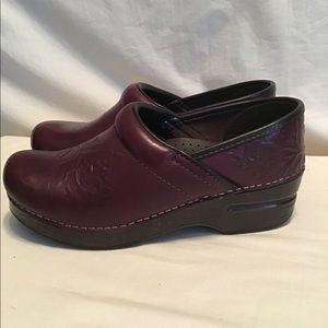 Dansko leather clogs NWOB